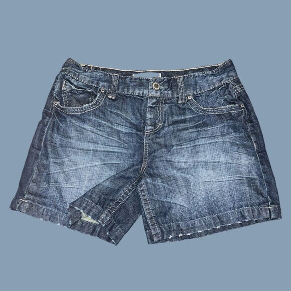 Maurices Mid Rise Distressed Denim Shorts Size 7/8 Waist 28 #142 - Picture 2 of 5